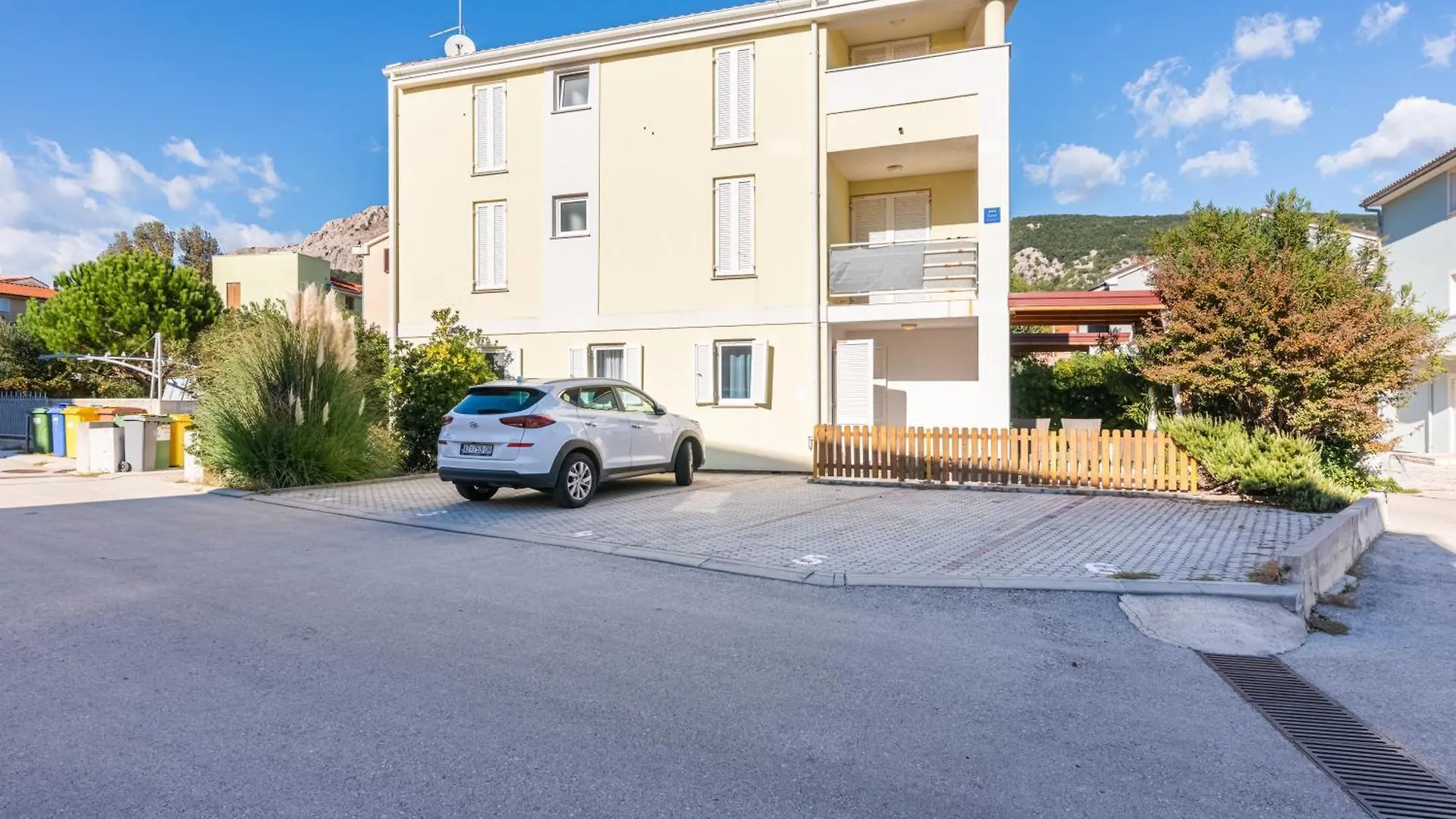 Apartments Olivella With Terrace Baska