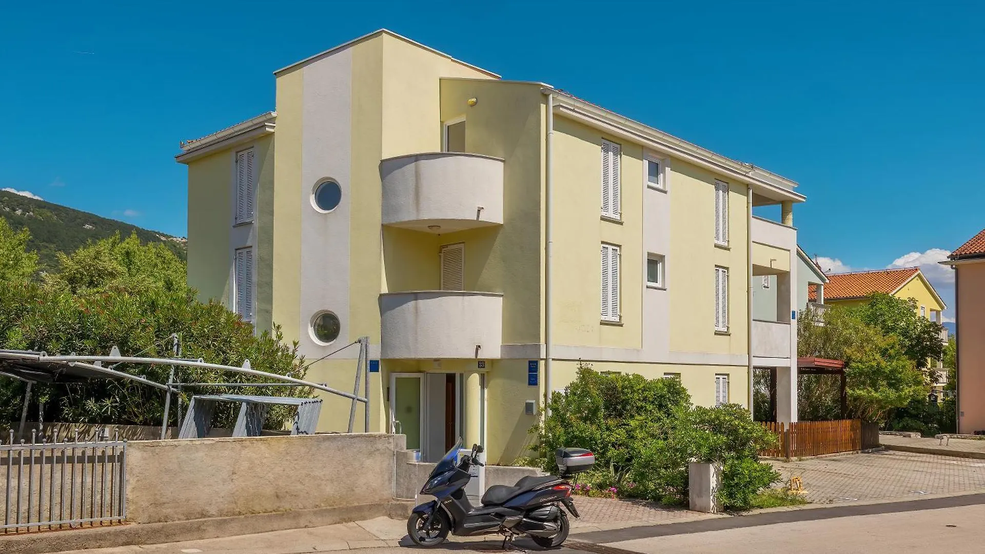 Apartments Olivella With Terrace Baška